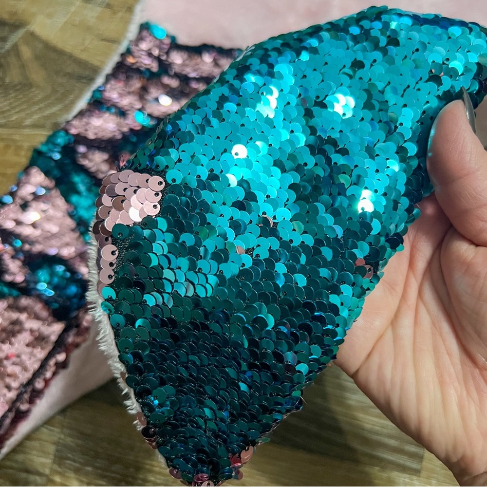 Modern Kids Pink Mermaid Tail Blanket with Sequin Fin - Picture 7 of 9